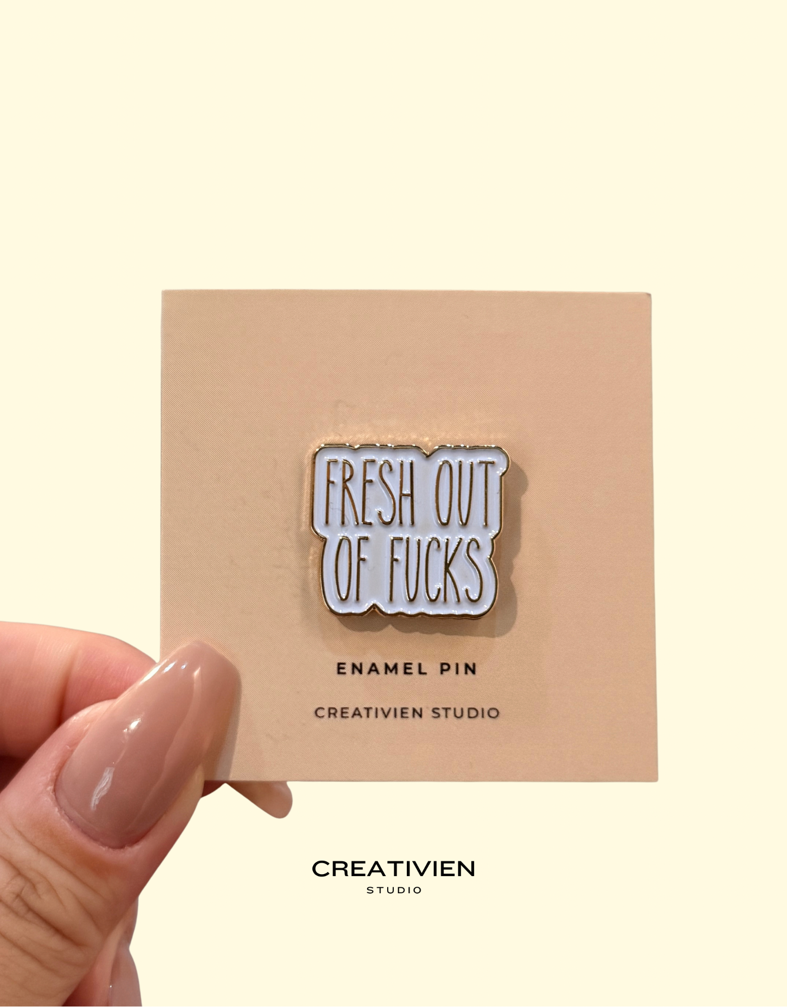 Fresh out of fucks Pin - Creativien