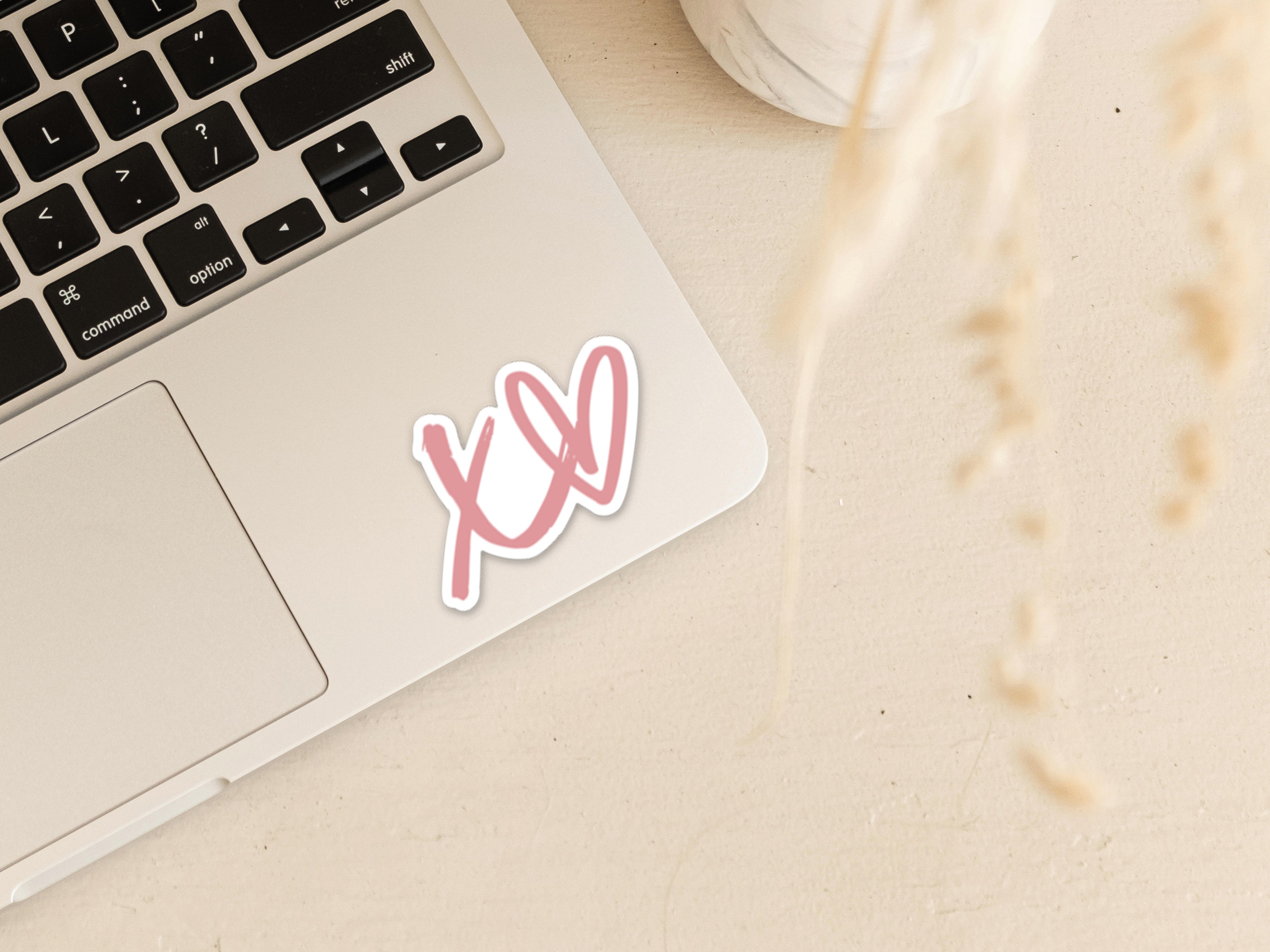 XO Vinyl Sticker – Creativien